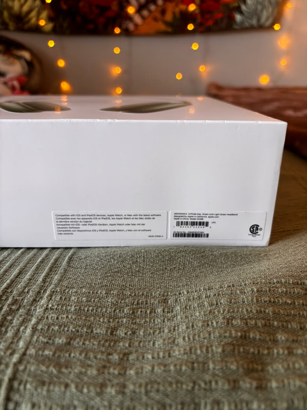 Apple AirPods Max with Smart Case in Green 6Y12