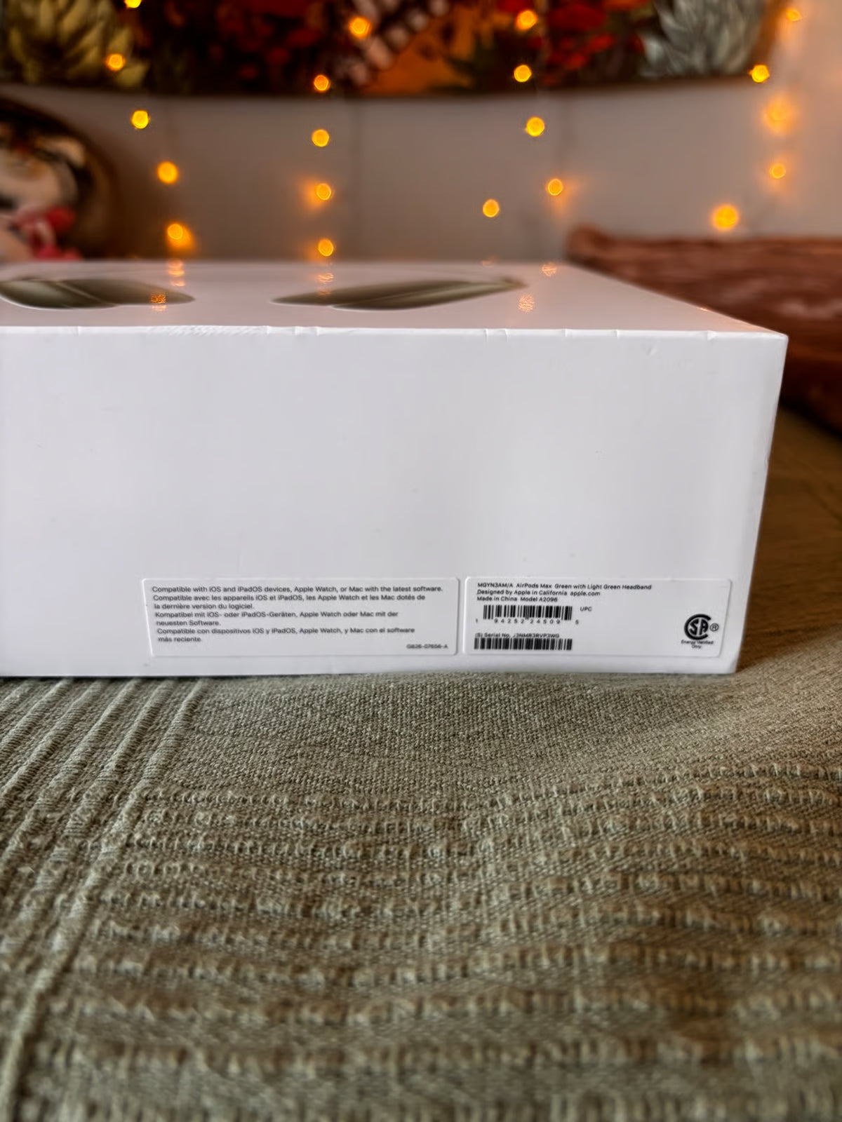 Apple AirPods Max with Smart Case in Green 6Y12