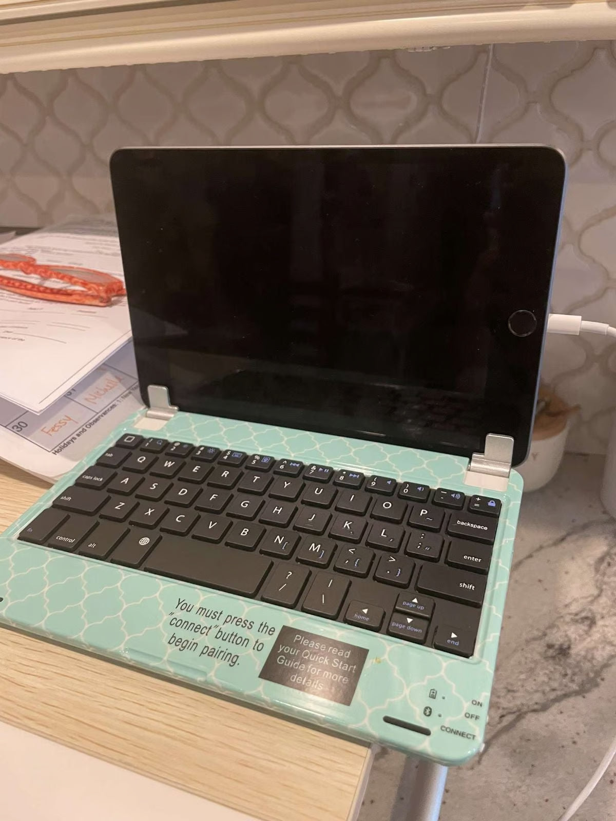 Apple IPad Mini 5th Generation 64GB with Keyboard 7H52