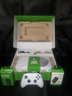 Xbox Series S Bundle extra controller and 2 Rocket Fish Rechargeable Batteries 5E77