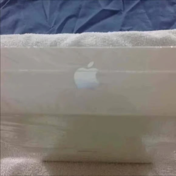 Apple 1st Gen iPad Mini 16GB Wi-Fi White & Silve 6Y25