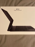 Apple iPad Air 4th Generation WiFi 64 GB in Space Gray w/ Magic Keyboard 7W19