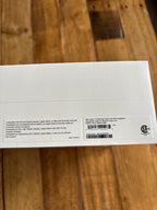 AirPods MAX silver with white headband  and Smart Case 7A11