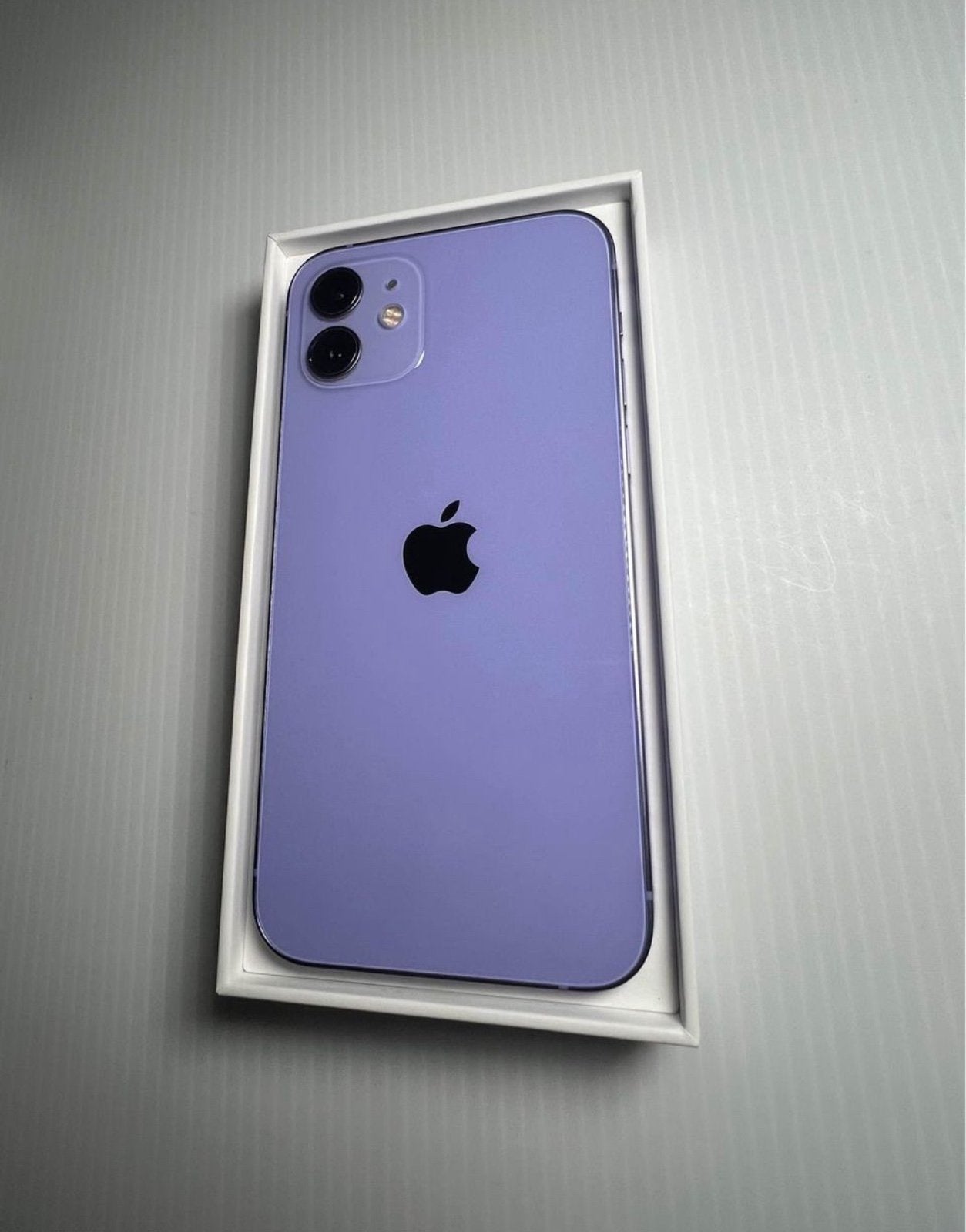 Apple iPhone 12 64 GB in Purple for Unlocked 8W59