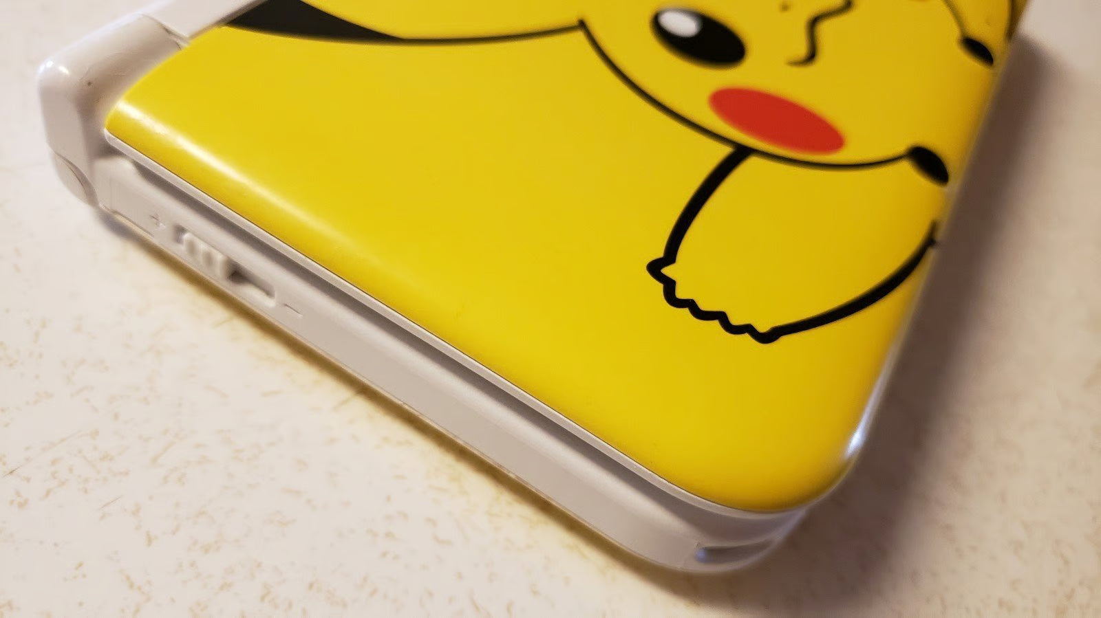 Pikachu 3Ds Nintendo special pikachu yellow edition XL* only used twice*