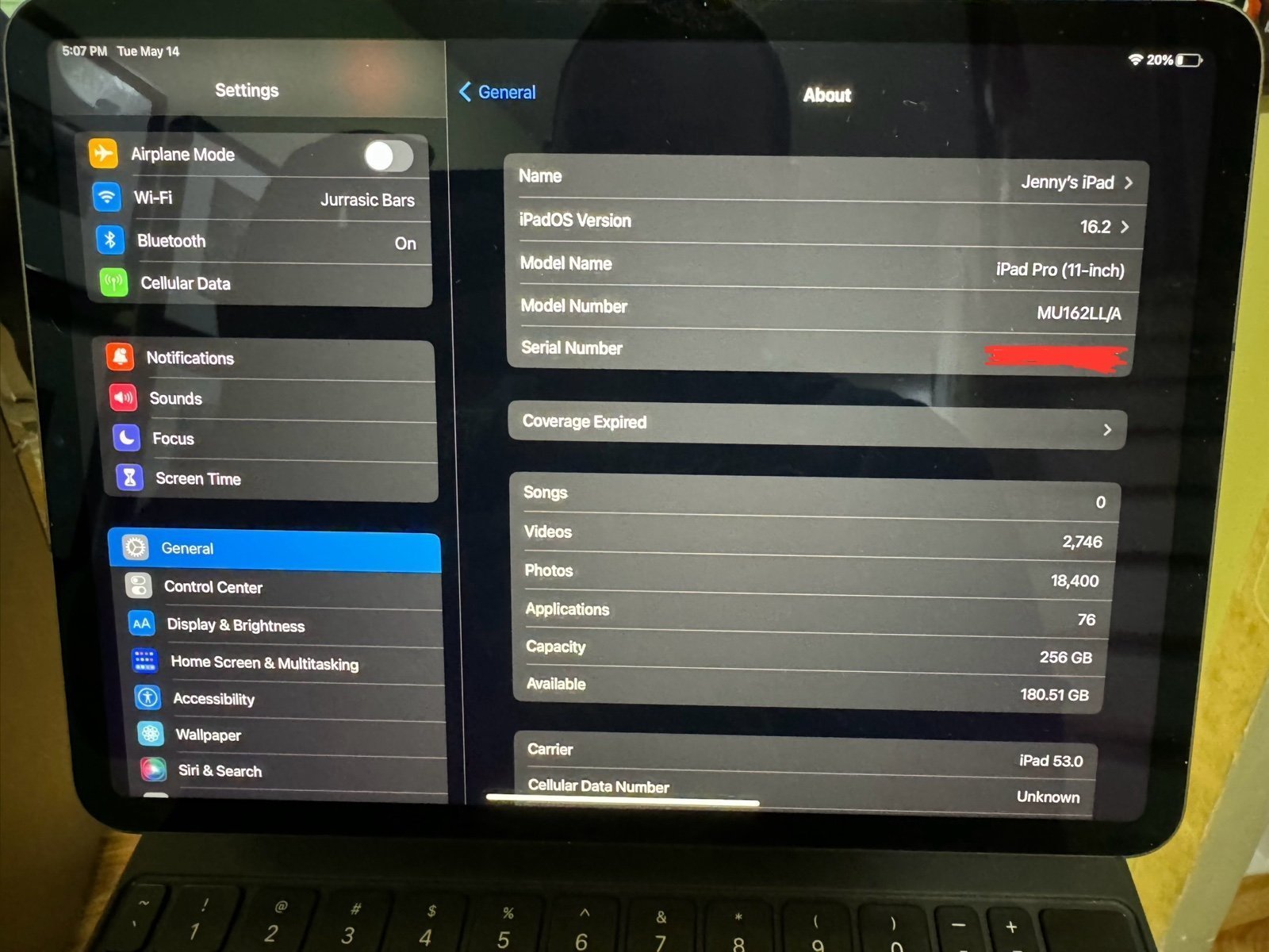 iPad Pro 3rd Generation 11�?(2018) 256gb WiFi + Cellular and Magic Trackpad Case 1V52