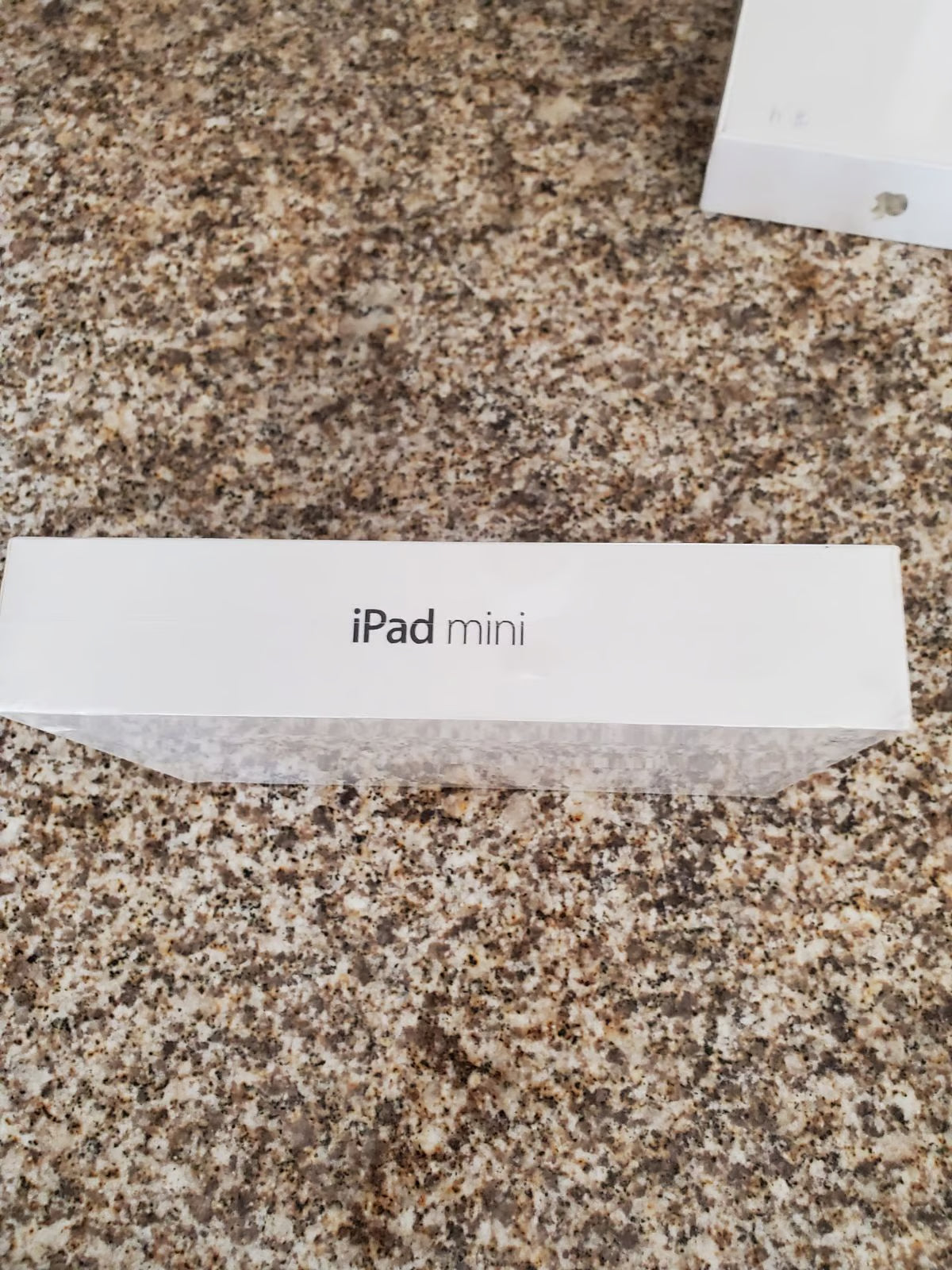 Brand New Apple iPad Mini 2 (16GB) 6Y85
