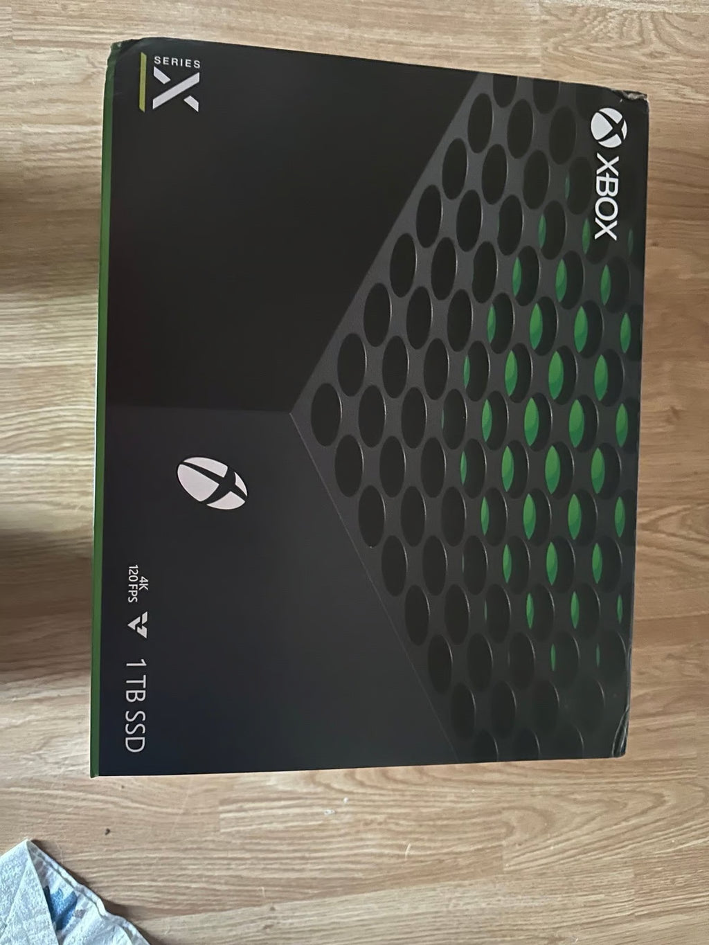 Never opened Xbox Series X w/headset 8Q39