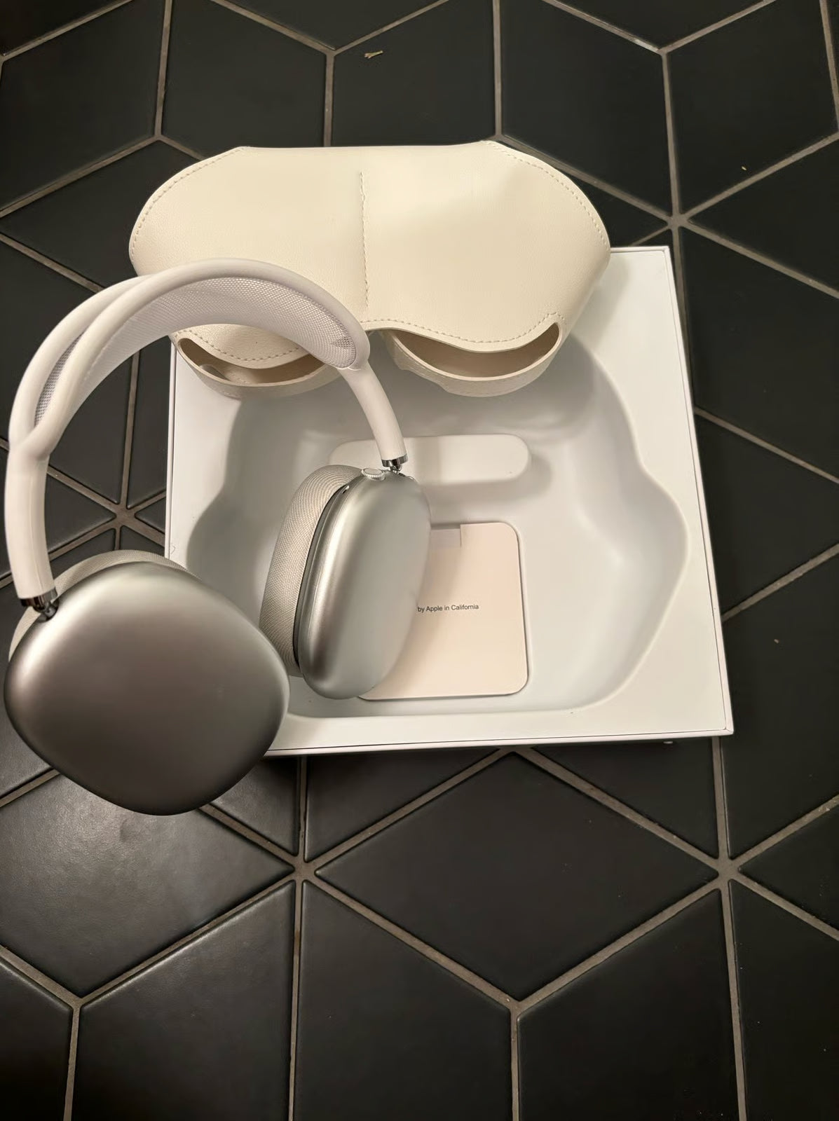 Apple airpod max headphones 7Y36