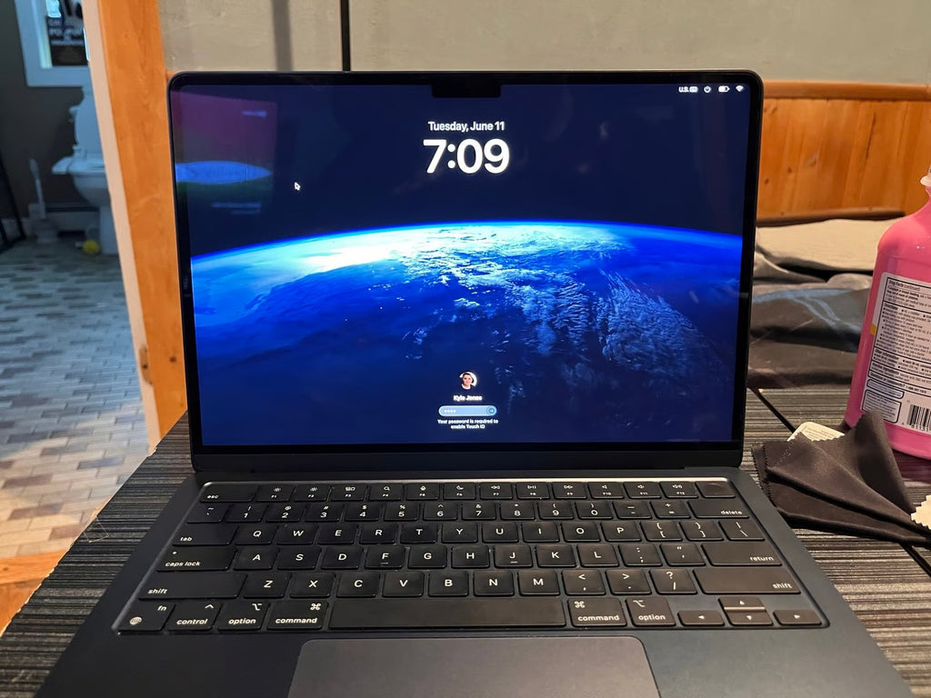 Apple Macbook Air 13in.  M2 3.49 GHz  256GB SSD 2K98