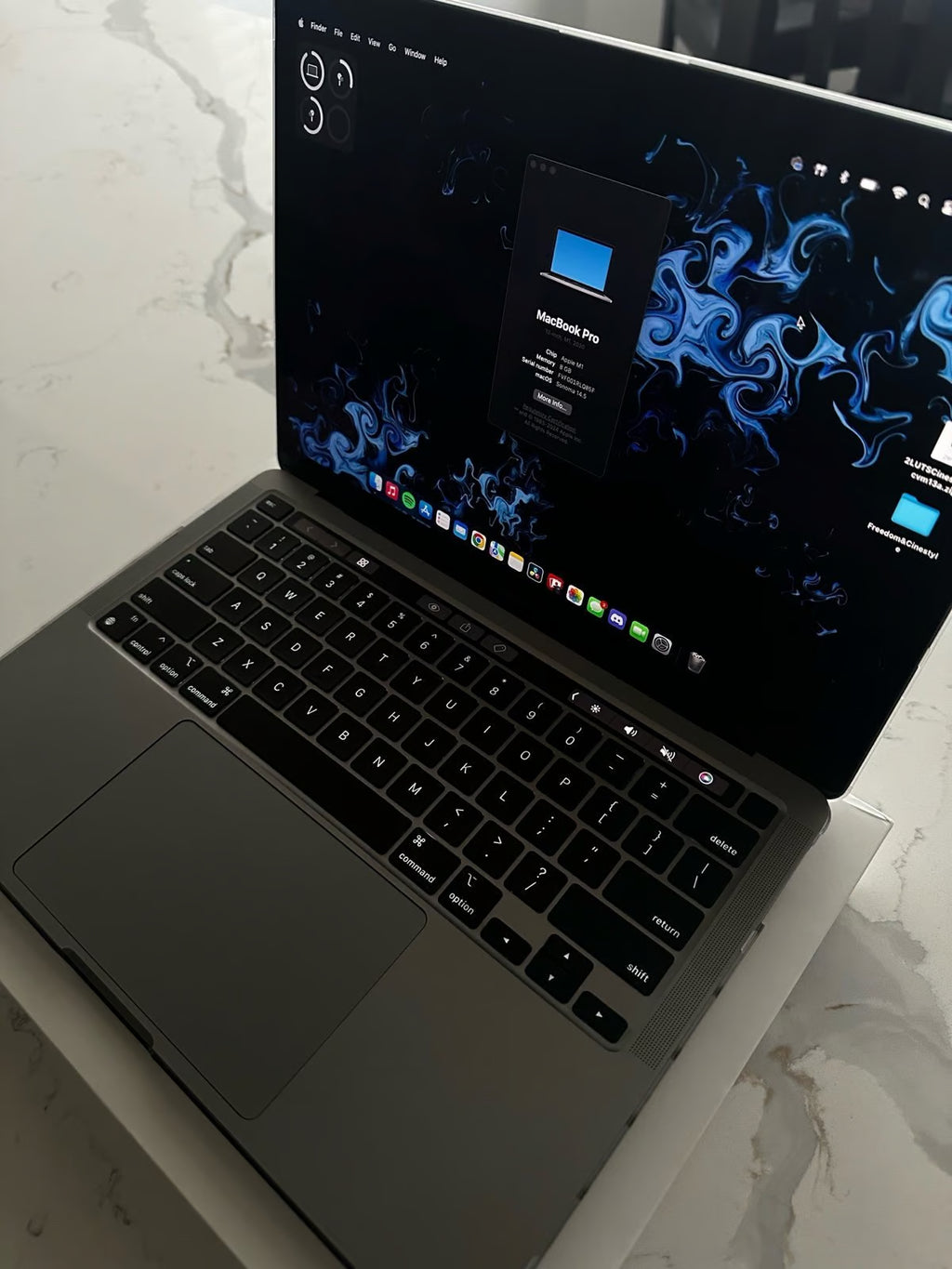 2020 MacBook Pro 13in 8Z77