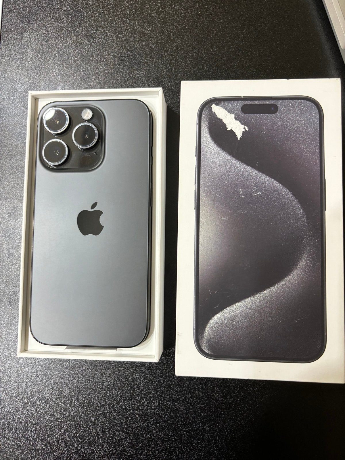 Apple iPhone 15 pro 128 gb Black titanium UNLOCKED 8R67