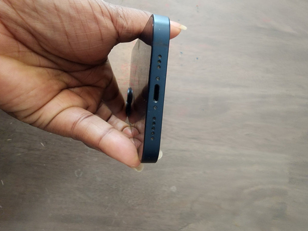 Apple iPhone 13 Verizon unlocked 128gb RESERVED 9L16