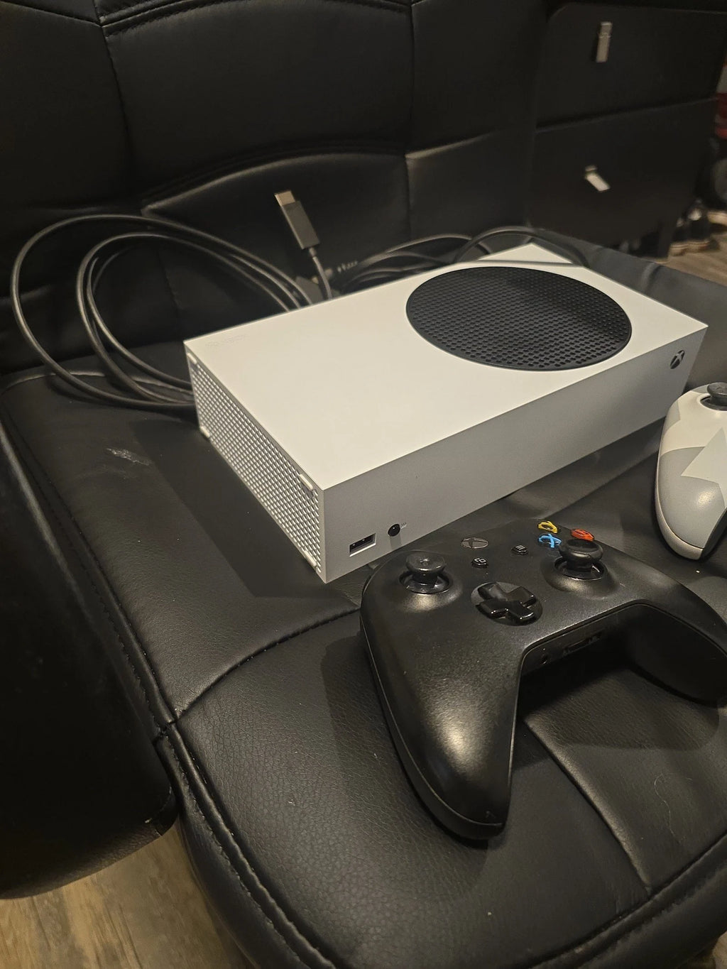 Xbox Series S 1 Tb & External Hard drive 1 tb 8M51