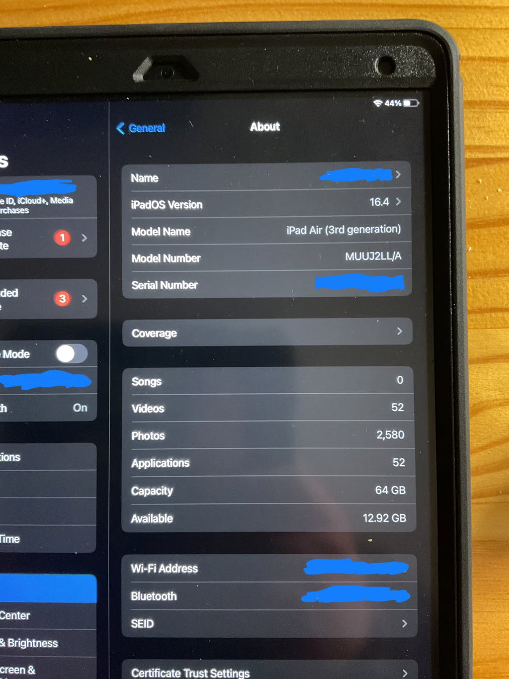 Apple iPad Air 3rd Generation 64 GB in Black 8K21