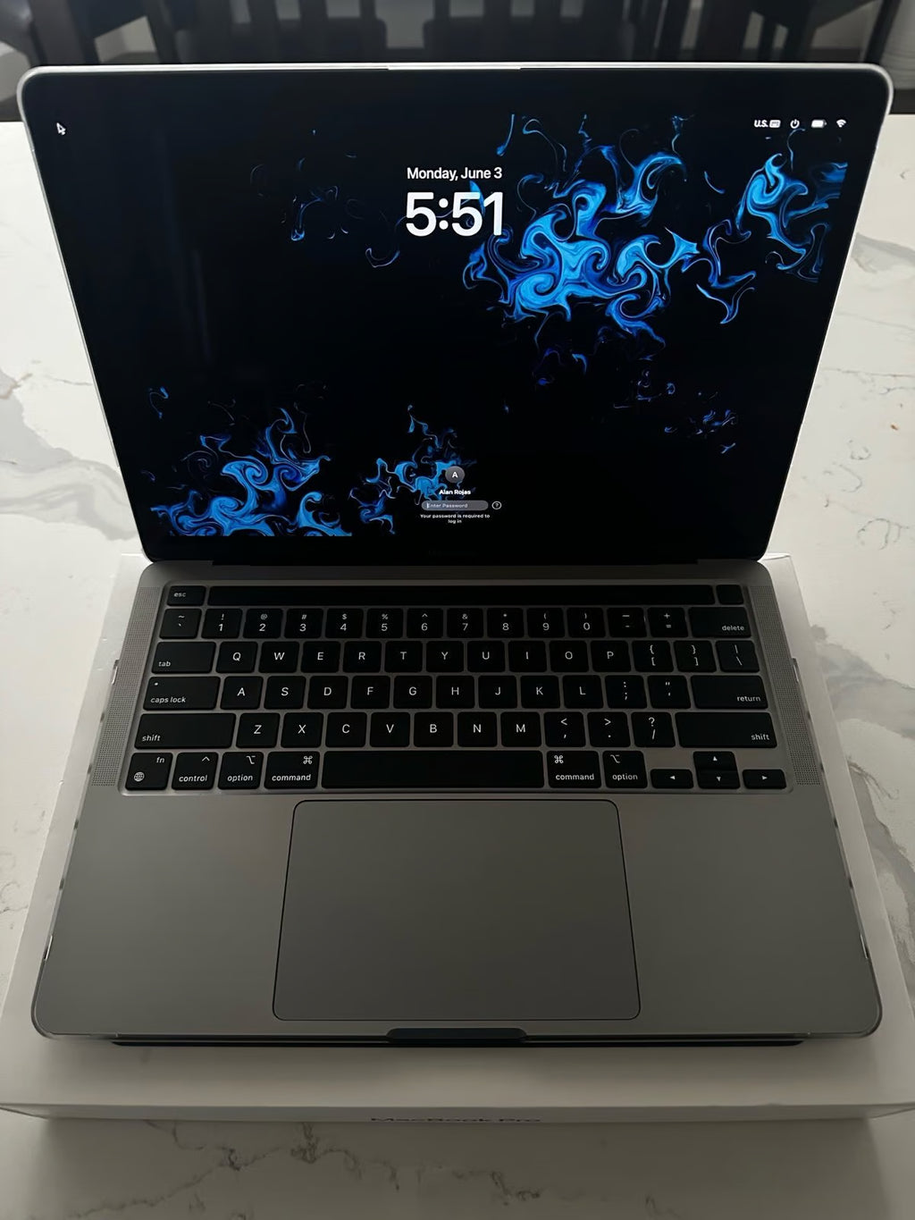 2020 MacBook Pro 13in 8Z77