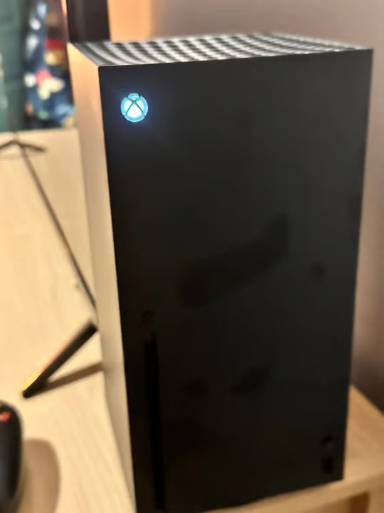 Microsoft Xbox Series X 1TB SSD Home Console - only used once 1H56