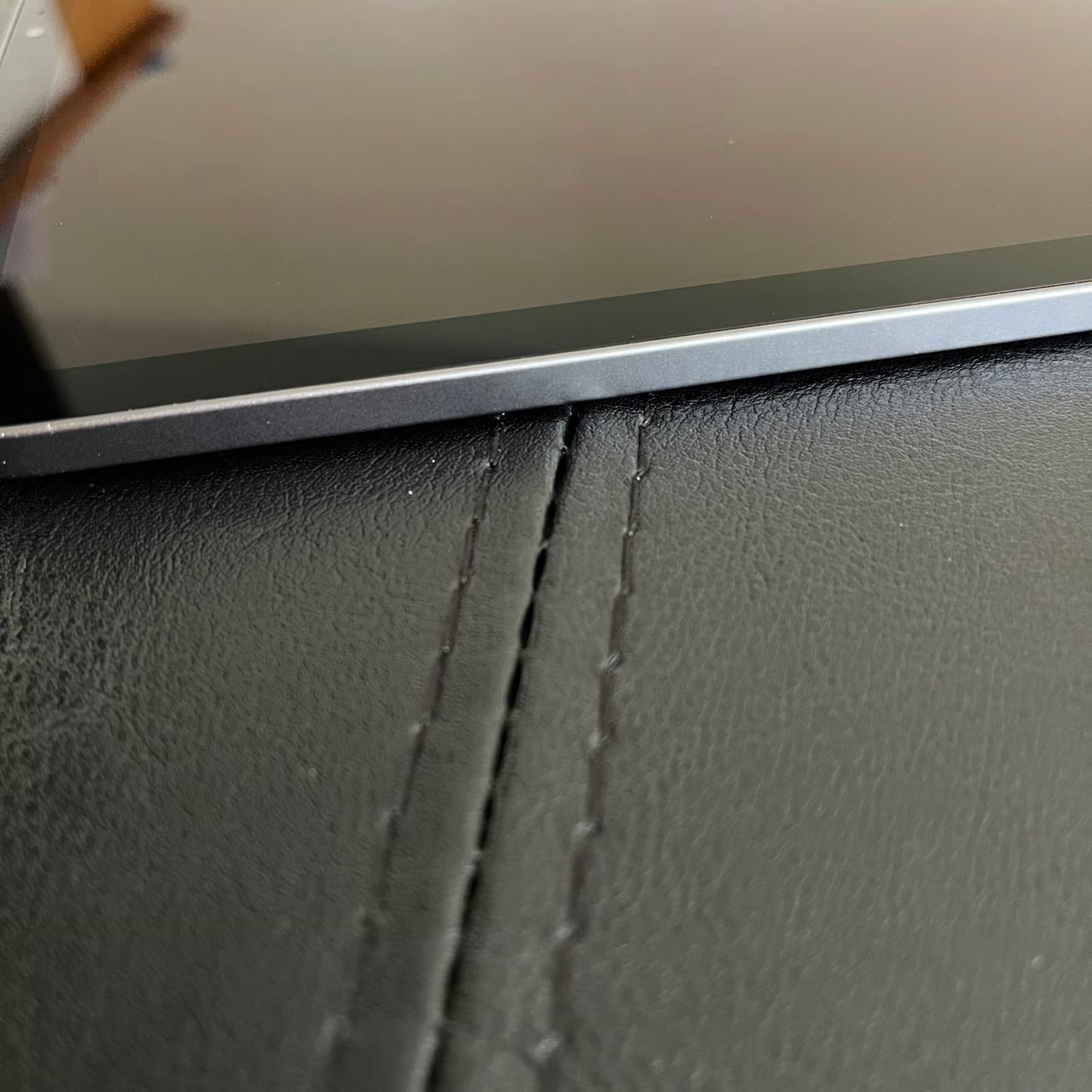 iPad Pro 11�?64gb wifi/cellular w/case 2C29