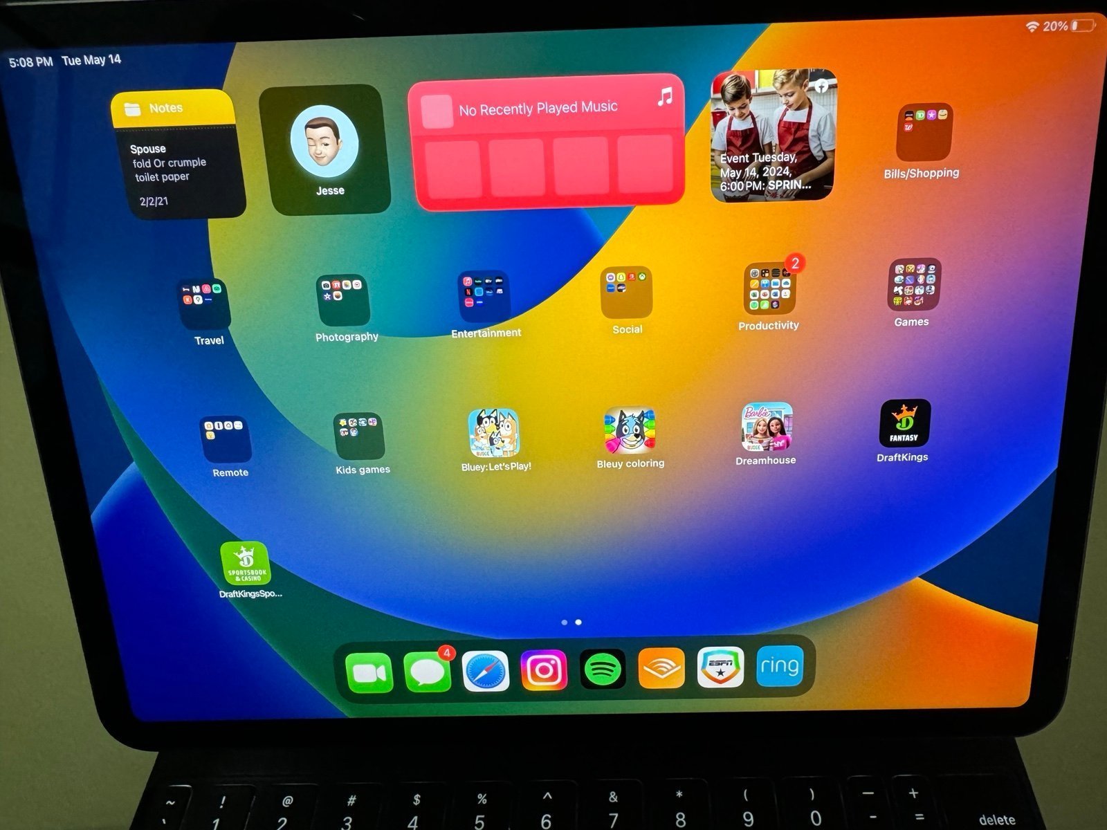 iPad Pro 3rd Generation 11�?(2018) 256gb WiFi + Cellular and Magic Trackpad Case 1V52