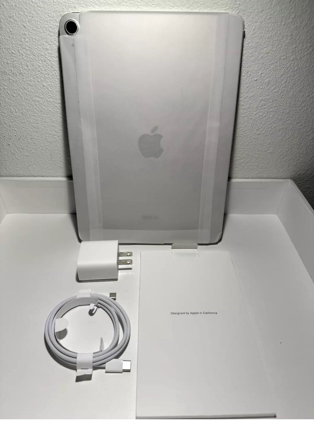 �?Apple iPad Air 5th Gen 256GB - Wi-Fi - Starlight 9Z81
