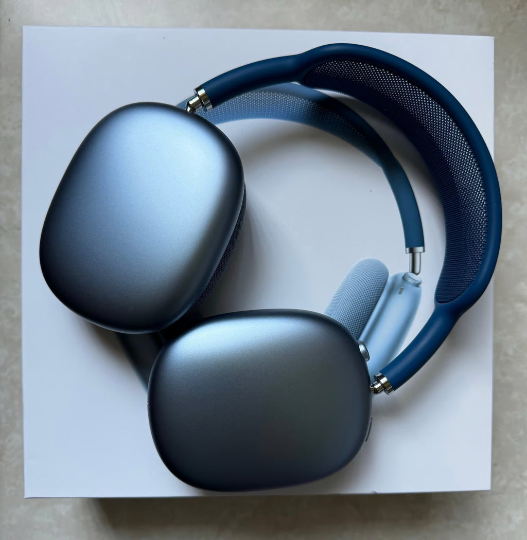 Apple AirPods Max with Smart Case in Sky Blue 7A76