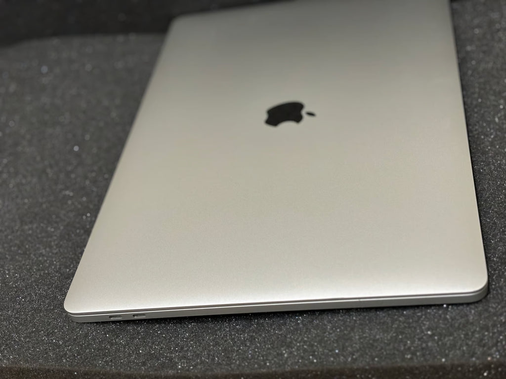 MacBook Pro 16 2019 i7 32gb RAM 512 gb ssd silver 6B96