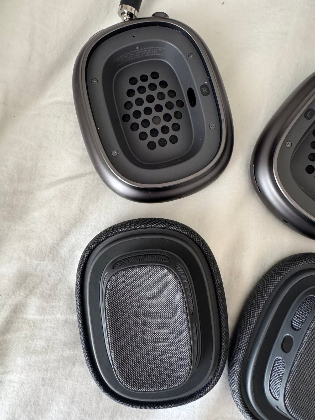 AirPod Max Space Grey plus accessories 2U71