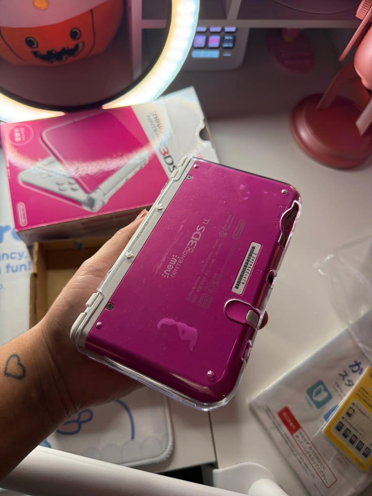 New Nintendo 3DS XL in Pink w/ 256gb sd card