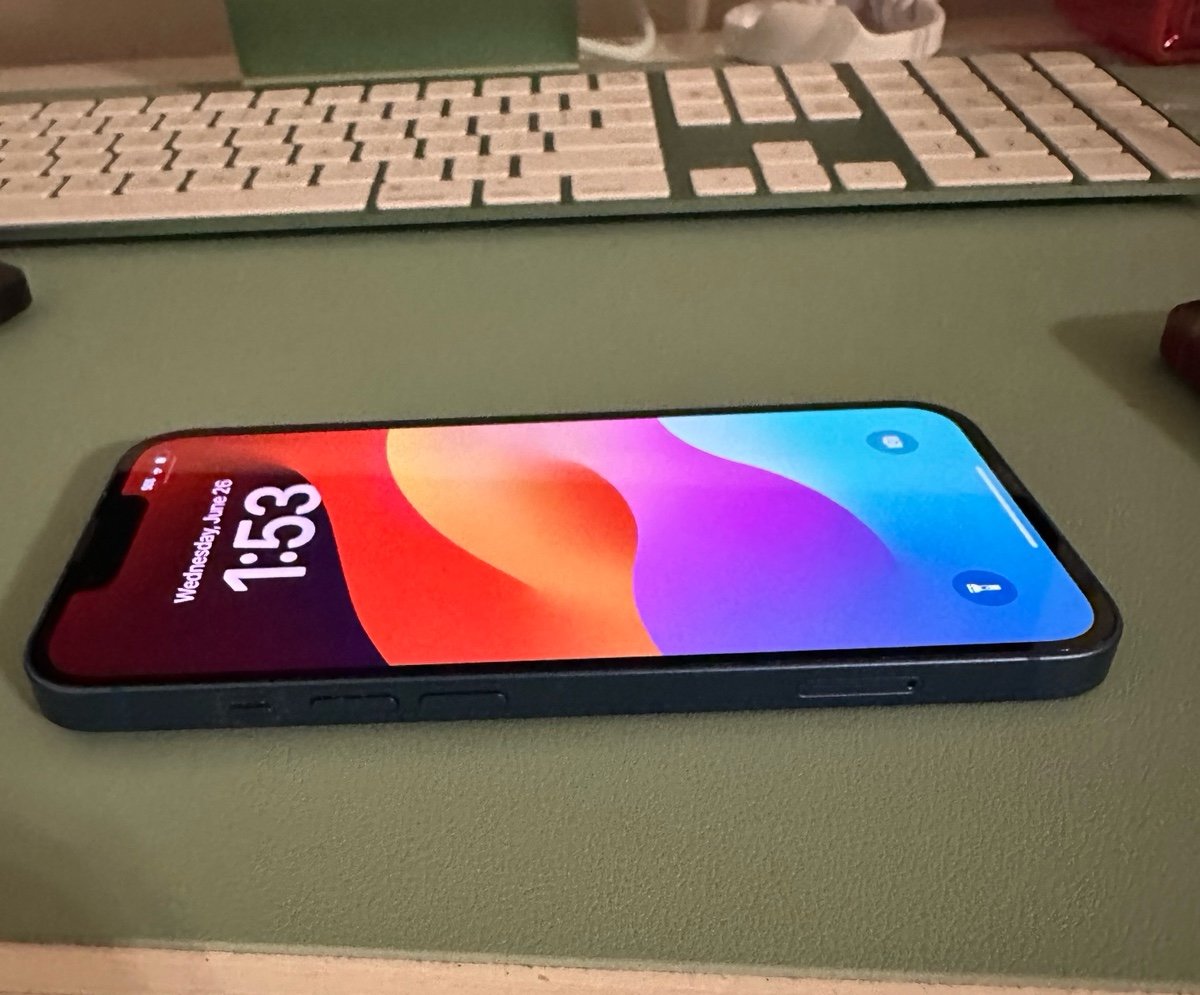 Apple IPhone 13 鈥?256 gb 9E31