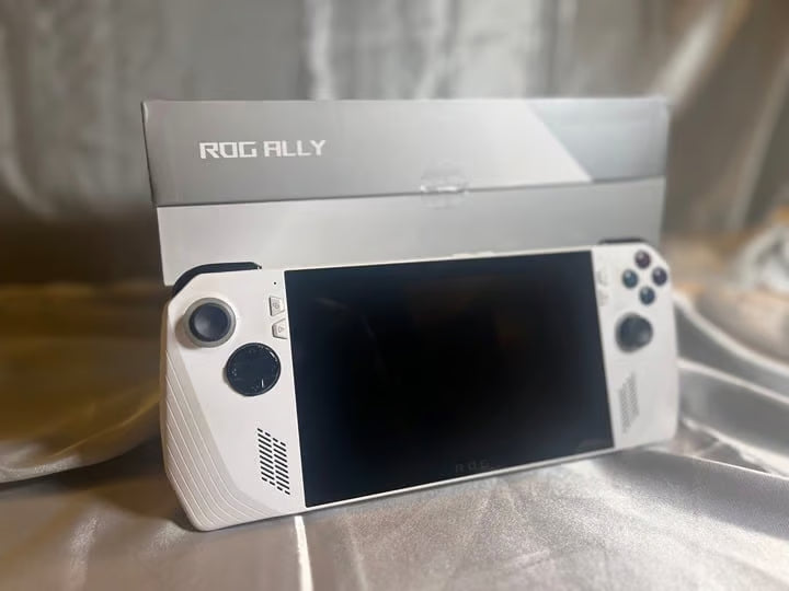 ASUS rog ally z1 extreme 8F55