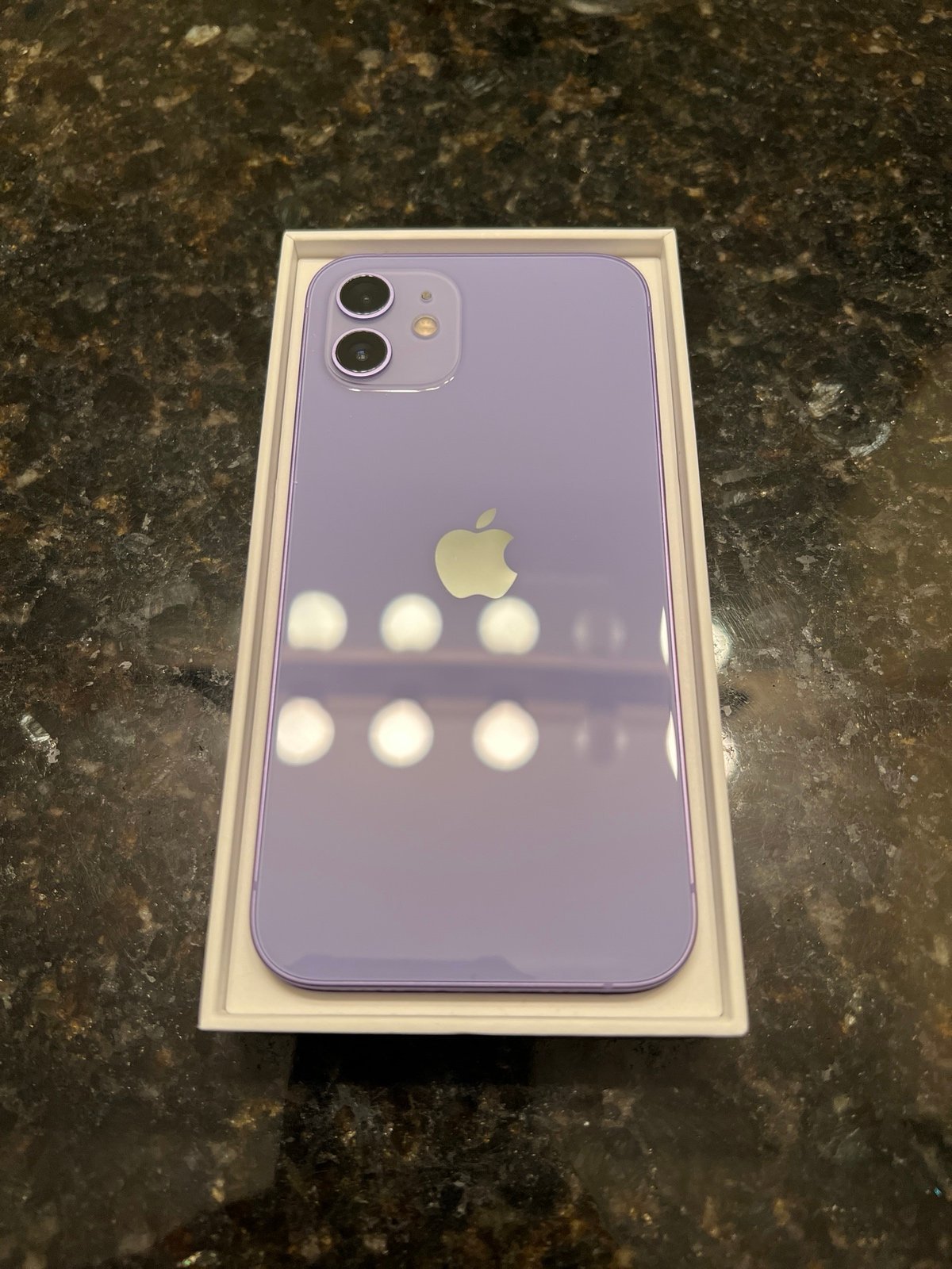 Apple iPhone 12 64 GB in Purple( Unlocked ) 2Z97