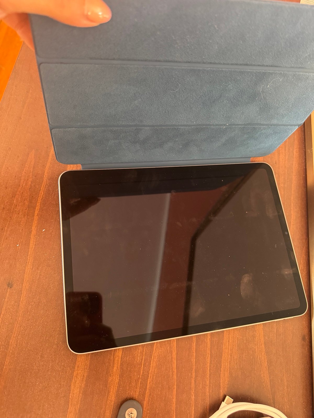 iPad Pro 11inch 4th Generation 128GB 9Q15