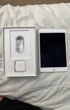 iPad mini 4th generation Gold 128 GB 5D21
