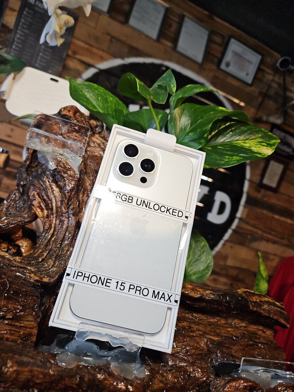 iPhone 15 pro max unlocked 256gb Titanium White unlocked NEW 9P17