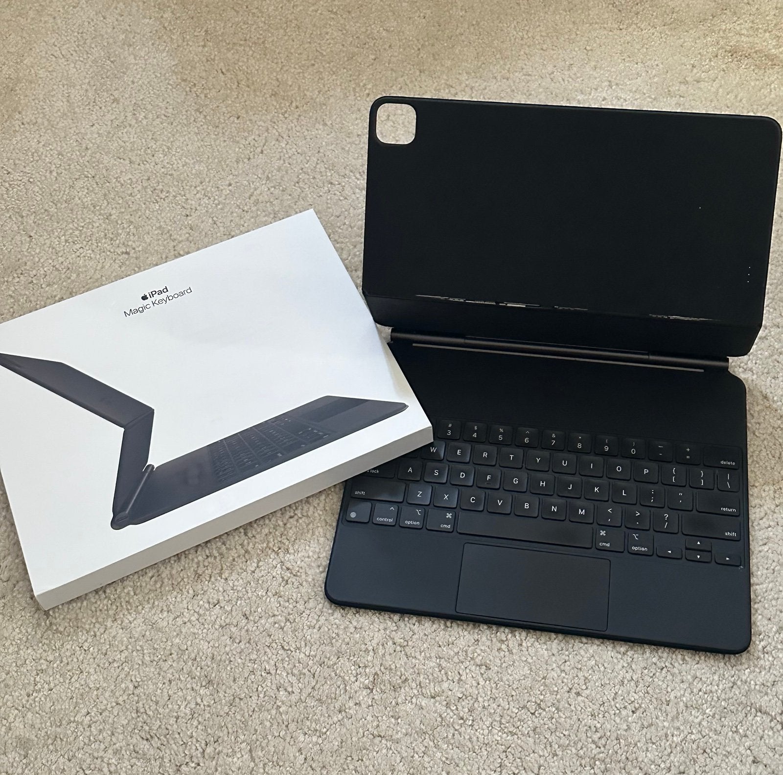 Apple iPad Pro 12.9 inch 4th generation with pencil and magic keyboard 5F56