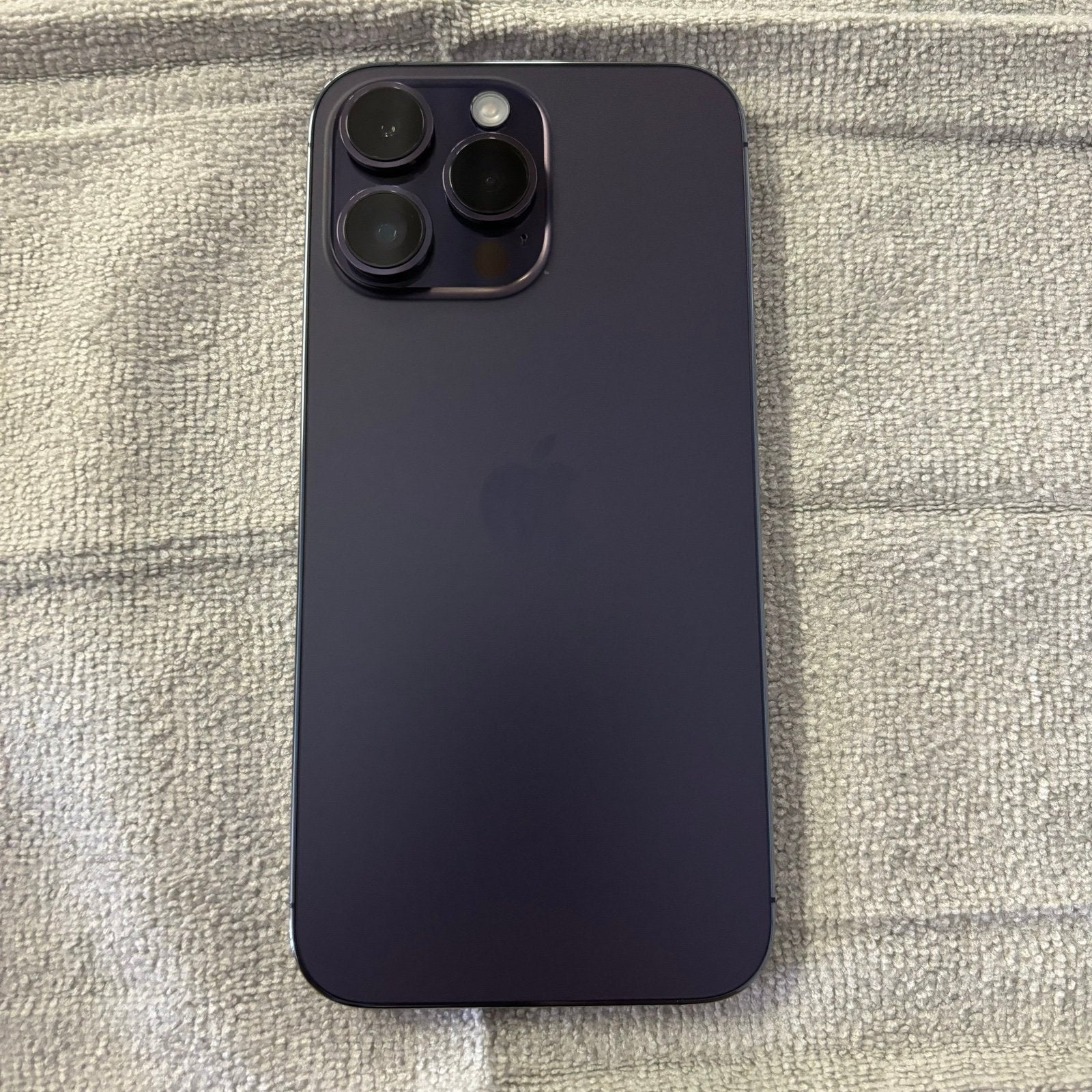 Apple iPhone 14 Pro Max in Deep Purple 5S91