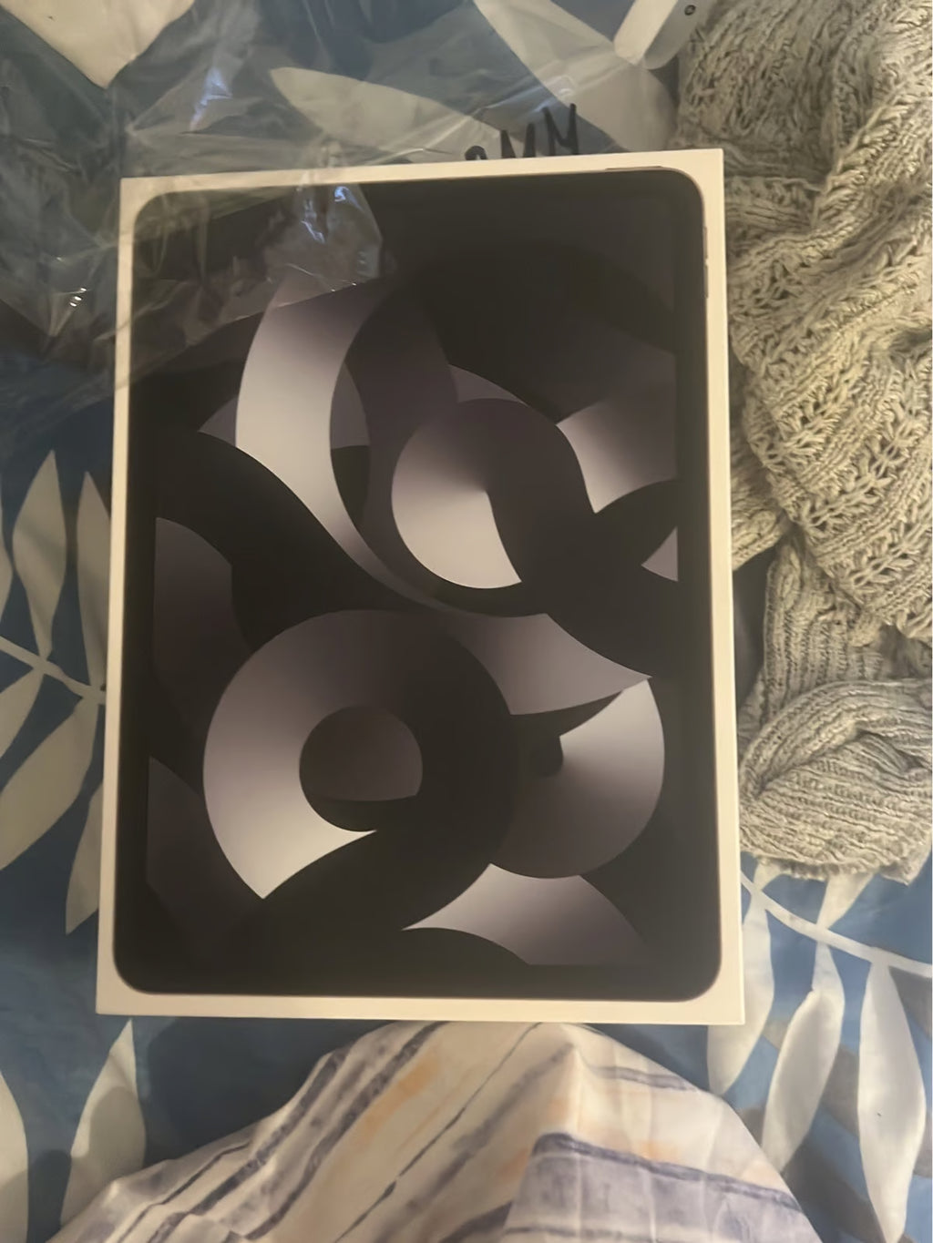 Apple iPad Air 5th Generation 64 GB in Space Gray 3Y32