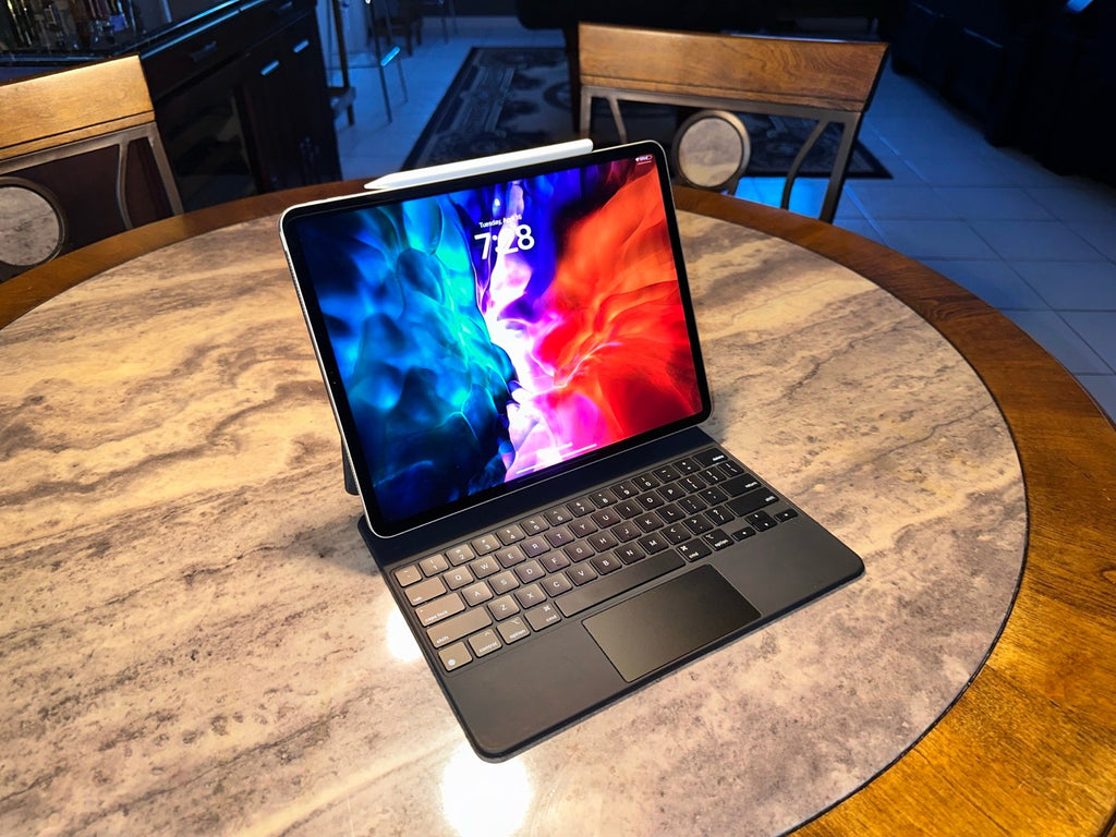 iPad Pro 12.9 inch 4th generation/ Apple Pencil/ Magic Keyboard 6W25