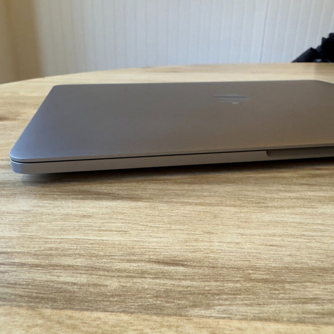 Apple Macbook Pro 2020 13"" 2.3GHz i7 16GB Ram 512GB SSD - 24 Cycles - Great 6Z16