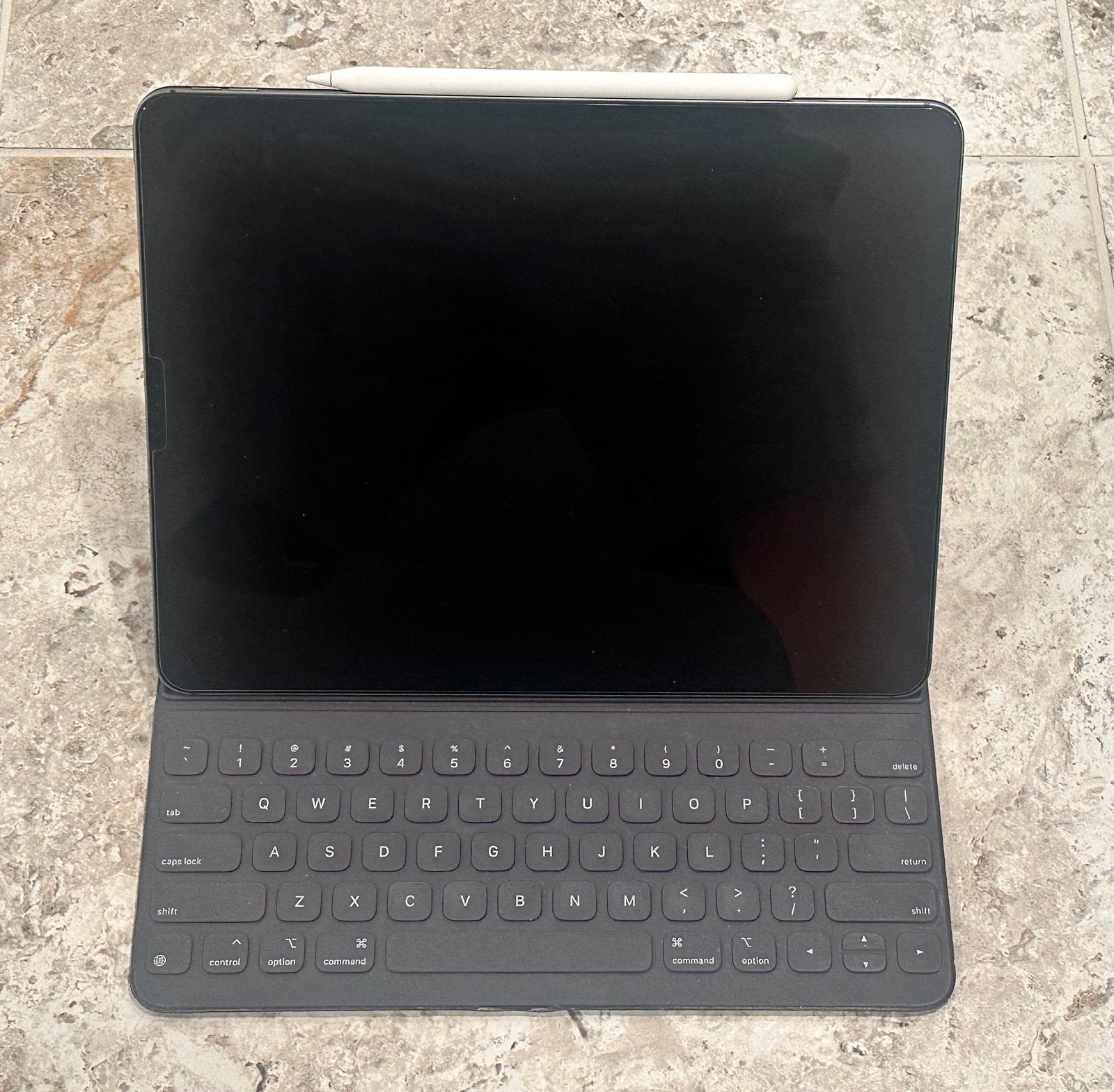 ***Bundle***iPad Pro 3rd generation 12.9�?Space Gray 256 GB *****Cellular******* 3B21