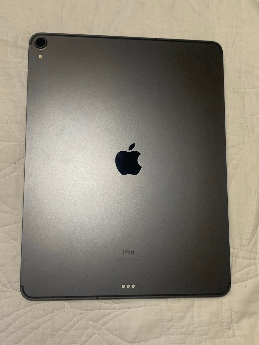 Apple iPad Pro 3rd Generation 12.9 inch + Cellular and Keyboard 8C82