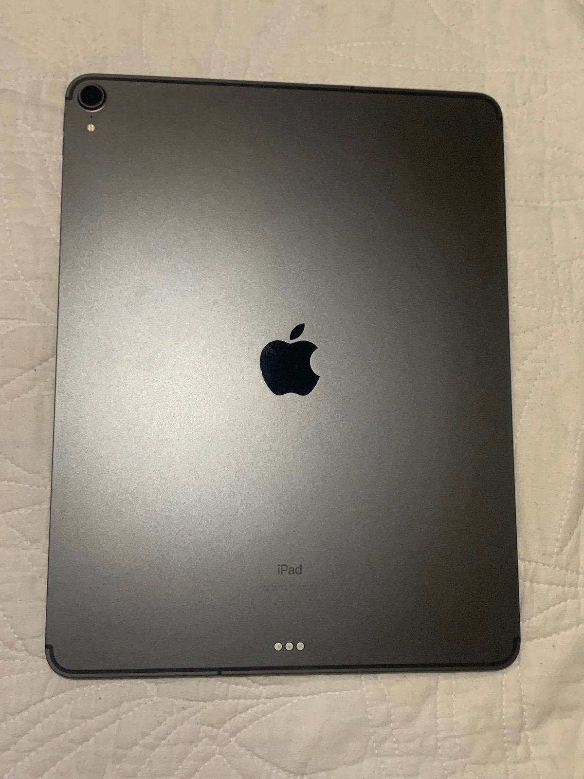 Apple iPad Pro 3rd Generation 12.9 inch + Cellular and Keyboard 8C82