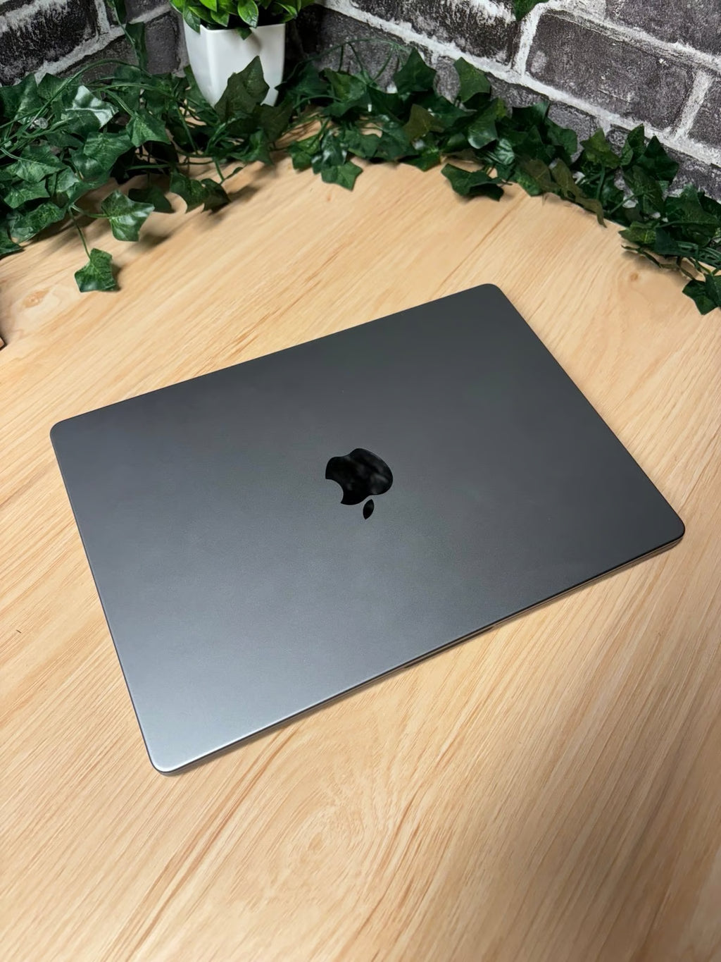MacBook Pro 14 inch 2021 | M1 Pro | 16 GB Memory | 1 TB SSD | Space Gray 8Q96