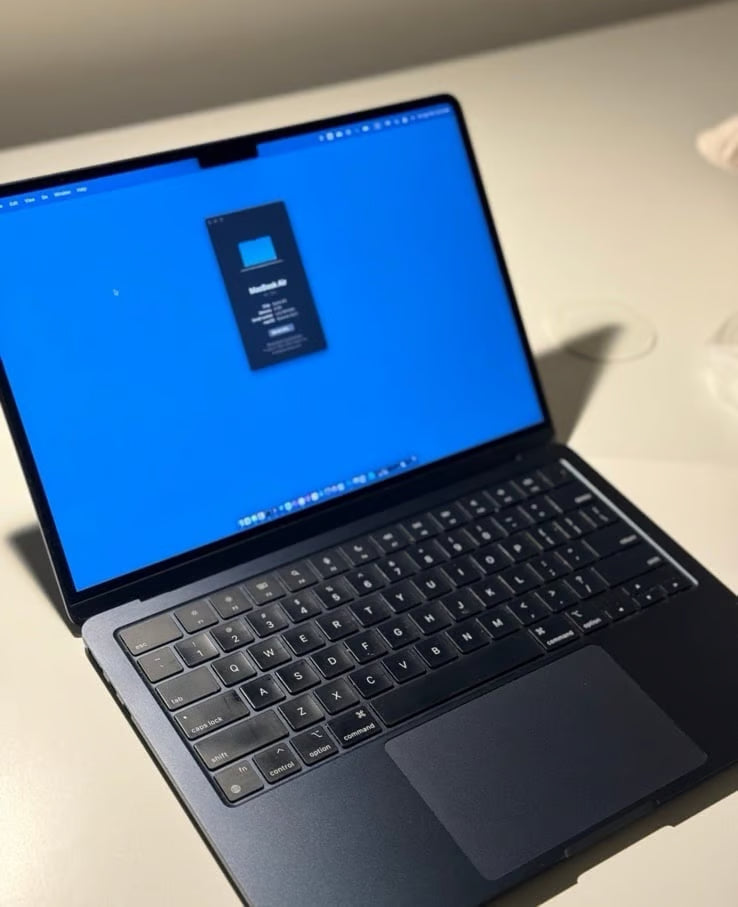 Apple MacBook Air m2 13in 3A53