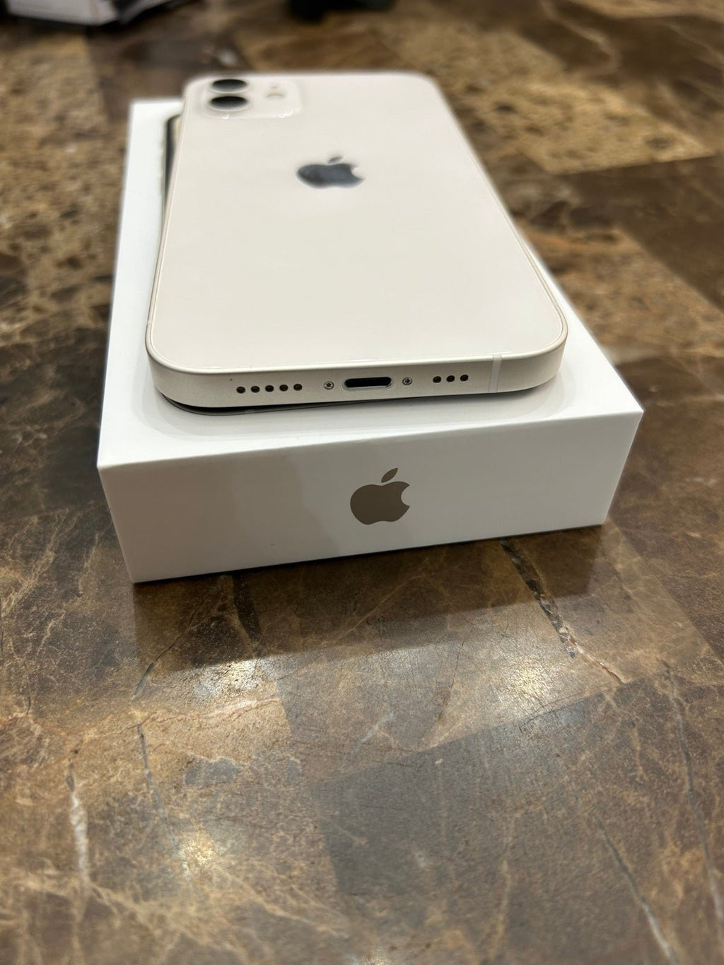 Apple iPhone 12 128 GB in White for Unlocked 9P39
