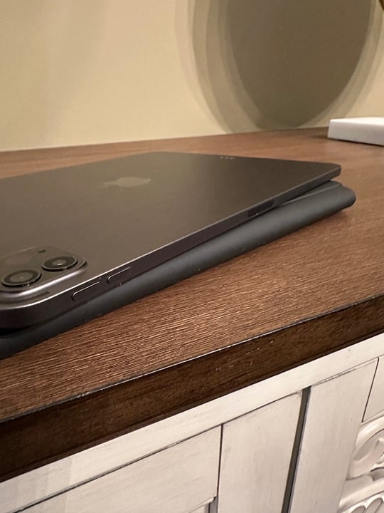 iPad Pro 11-inch (3rd Generation) Bundle 7L85