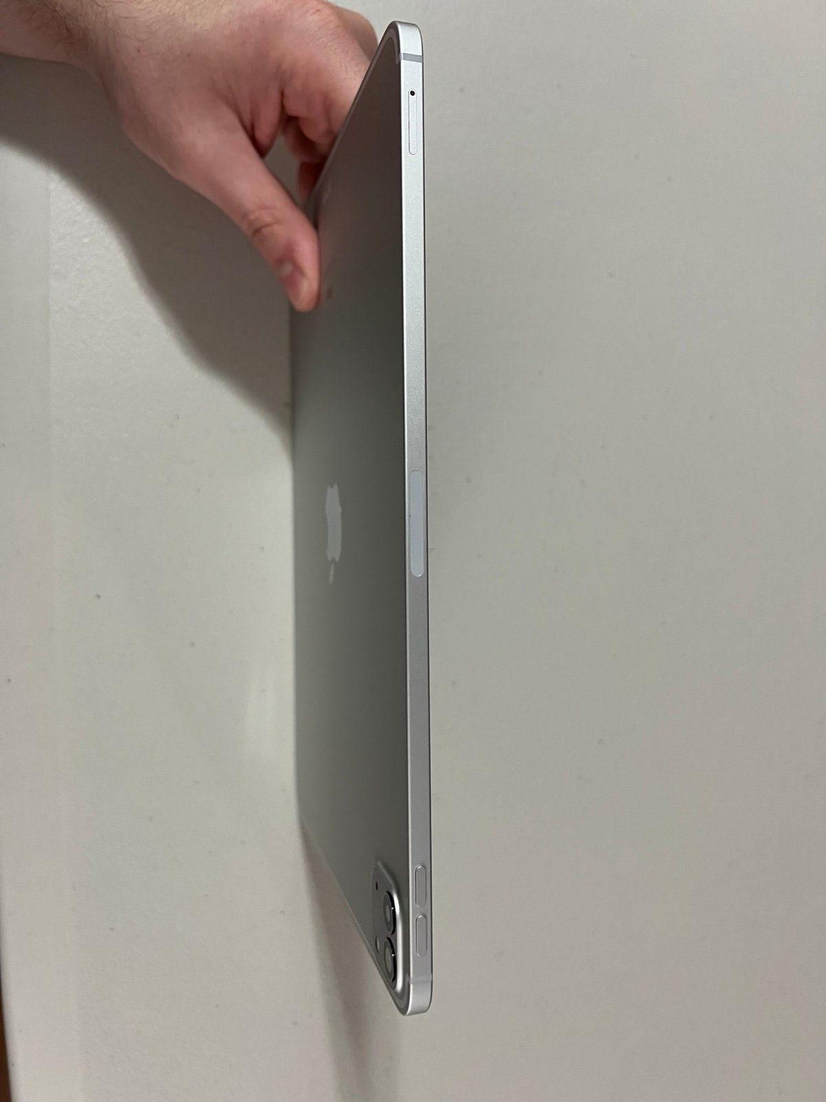 Apple iPad Pro 2nd Generation 128 GB in Silver 11-inch Celluar (Unlocked) 8J57