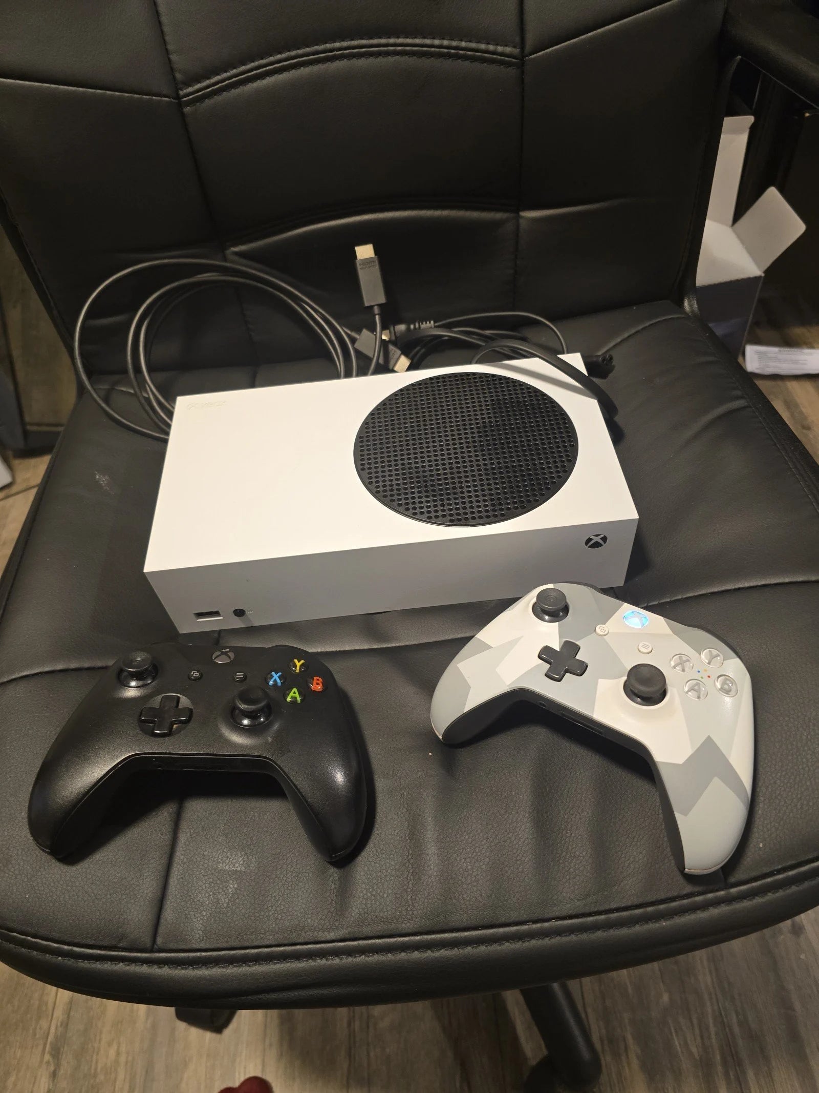 Xbox Series S 1 Tb & External Hard drive 1 tb 8M51