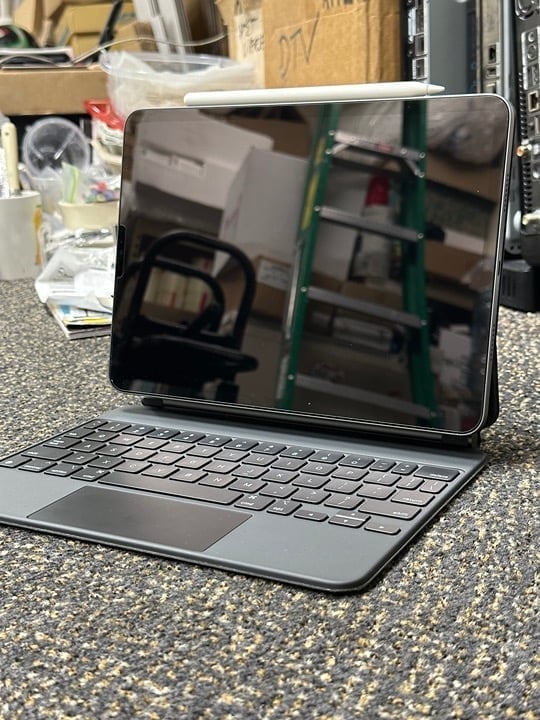 iPad Pro 11inch 3rd gen 128gb 1Y77