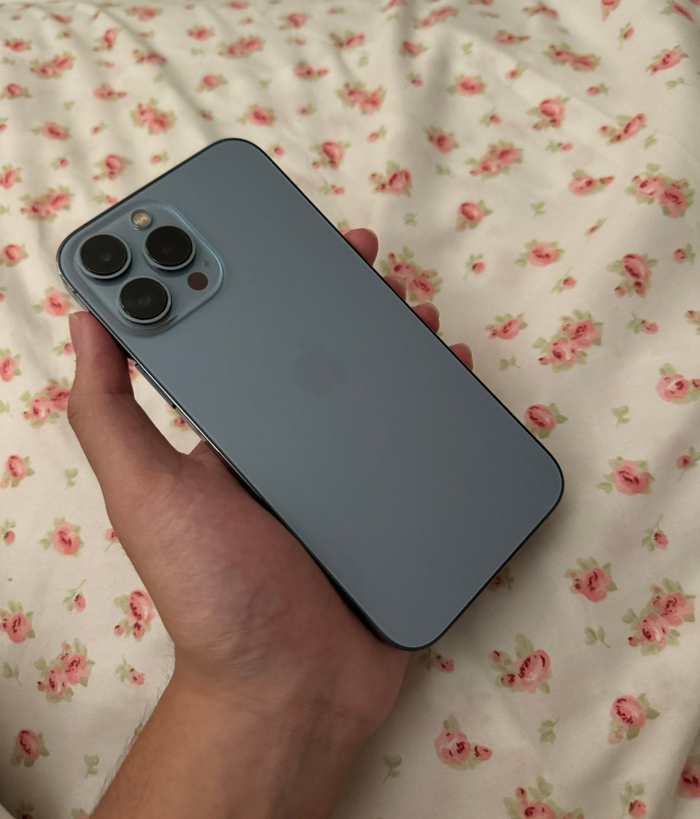 Apple iPhone 13 Pro Max 128 GB in Sierra Blue 7X63